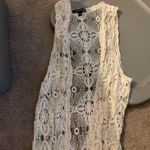 Lace sleeveless